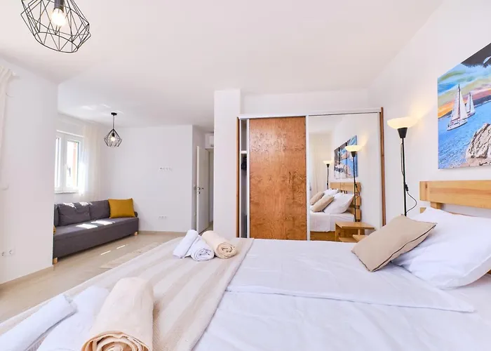 Willa Meacres Sun Miholascica