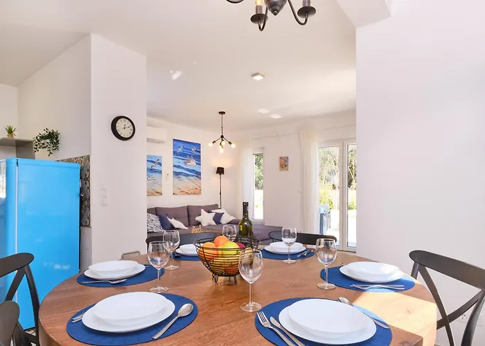 Meacres Sun Willa Miholascica