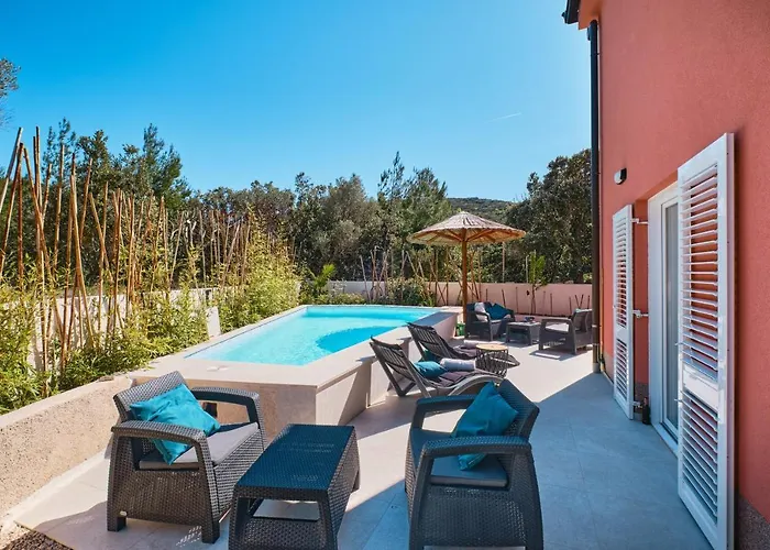 Willa Meacres Sun Miholascica